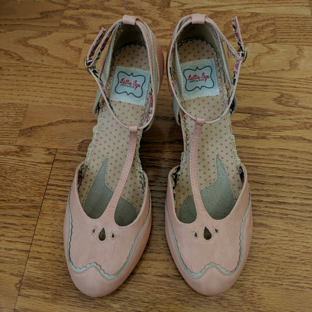 Light pink heels, size 10